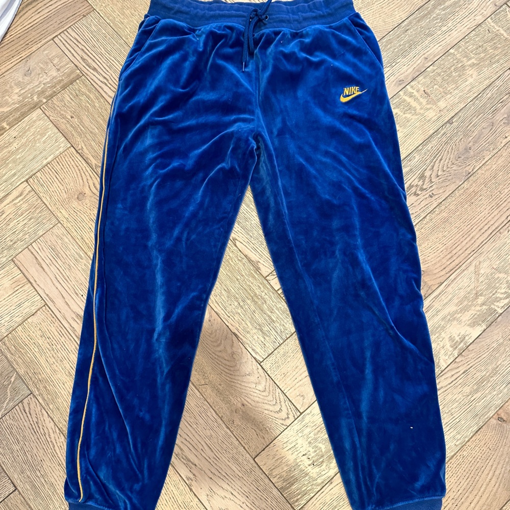 NIKE. Size M. Blue velvet Jogger